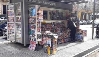 Puesto De Diario Y Revistas Cuidad De Buenos Aires - C1015Abo C1015Abo