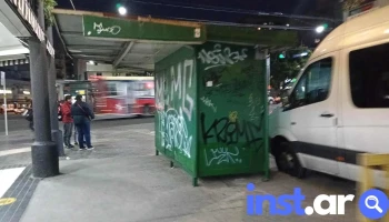 Puesto de revistas y periódicos - Av. Rivadavia &