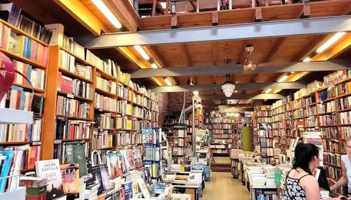 Don Quijote Libros -  Estante De Libros - Bbc