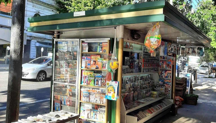 Kiosco Franco de diarios y revistas - C1210Aac