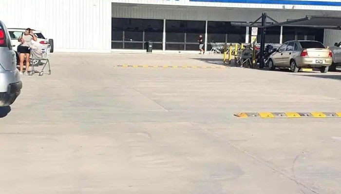 La Anonima Estacionamiento - Gral. Fernandez Oro