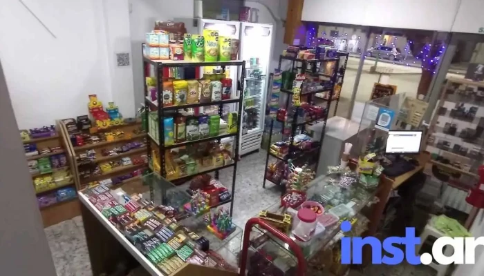 Maxikiosco Platiti -  Interior - Catriel