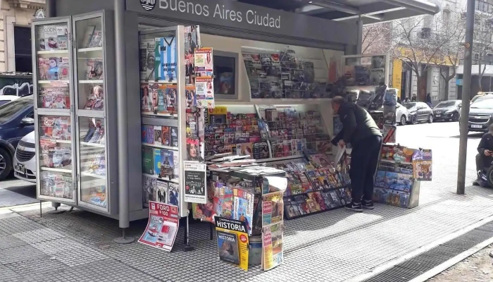 Puesto De Diario Y Revistas Cuidad De Buenos Aires - C1015Abo C1015Abo