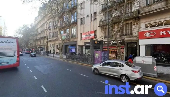 Puesto de Diarios Y Revistas - C1085Abb Cdad. Autónoma De Buenos Aires