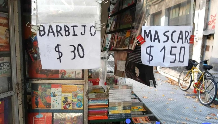 Puesto diarios y revistas - Av. Regimiento De Patricios 54